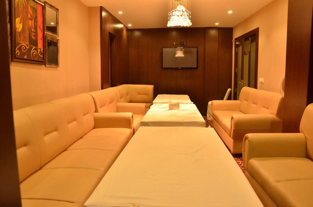 Hotel Down Town Jalandhar Esterno foto